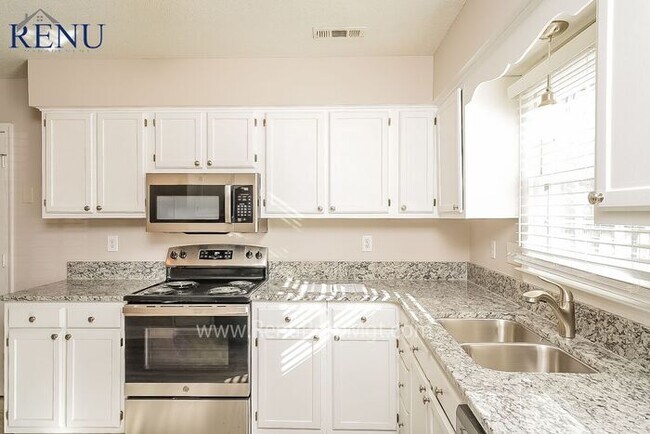 Foto del edificio - Available Now!