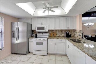 Building Photo - 131 Cypress Way E