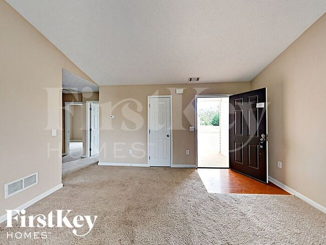 Foto del edificio - 361 Twin Oaks Ln