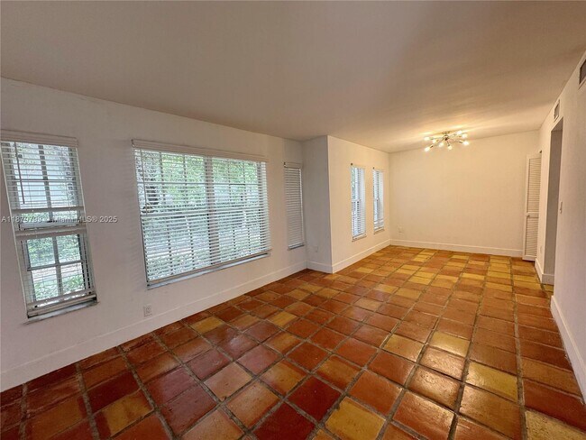 Building Photo - 2918 Bird Ave