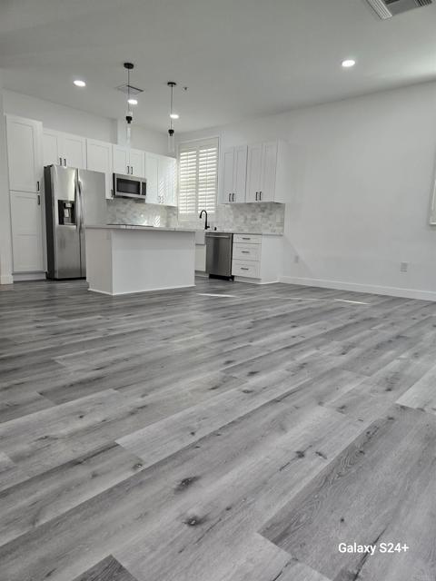 Foto del edificio - 110 W Island Ave