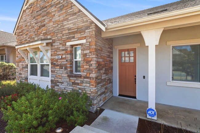 Building Photo - 2964 Bluffs Dr
