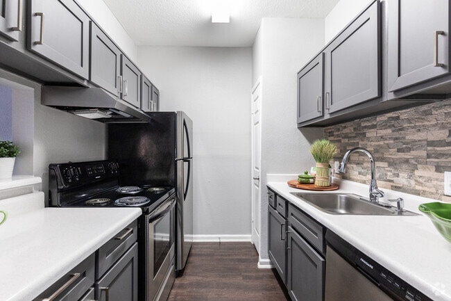 1HAB, 1BA - 475SF - The Quinn at Westchase