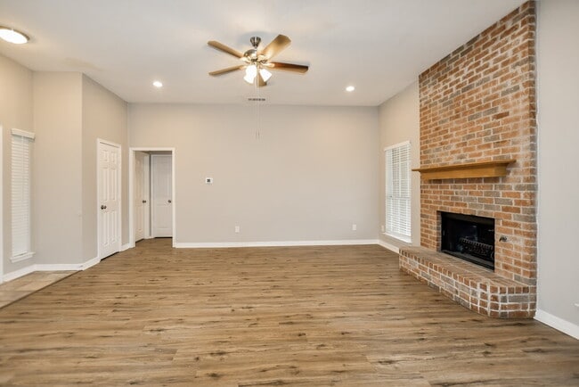 Building Photo - 105 Princeton Cir