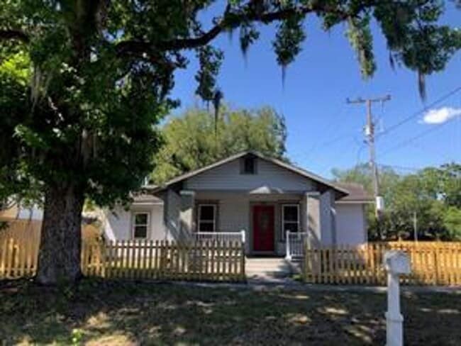 2 Bedroom / 2 Bath Bungalow in Sanford's Historic District! - 2 Bedroom / 2 Bath Bungalow in Sanford's Historic District! House
