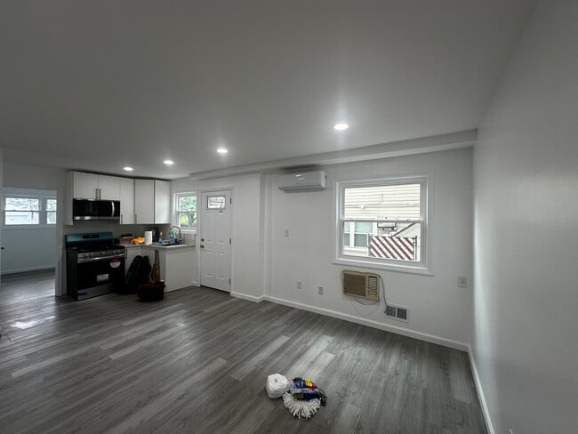 Building Photo - 179 Ada Dr