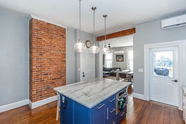 Building Photo - 156 Cypress St
