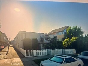 Building Photo - 4381 Ventura Canyon Ave