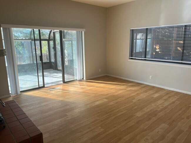 Foto del edificio - 4449 Walden Ln NE