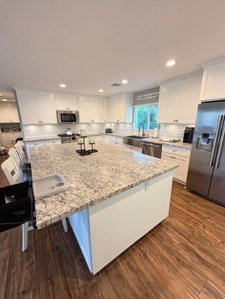 Building Photo - 13758 Lakeview Ct