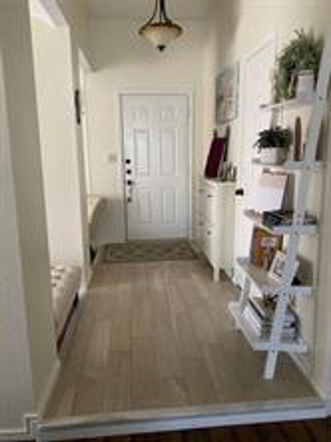 Foto del edificio - Beautifully Updated 3 Bedroom plus Study i...