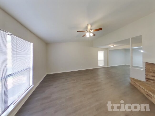 Foto del edificio - 2106 Newbury Dr