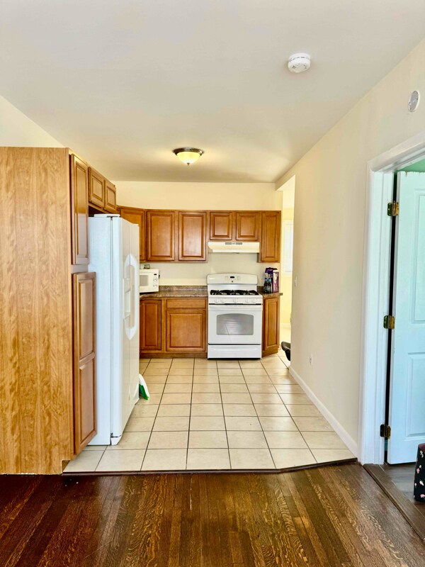 Building Photo - 22 Bardsley St