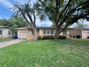 Building Photo - 1813 Northcrest Dr