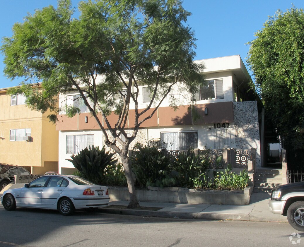 Foto del edificio - 1047 N Stanley Ave