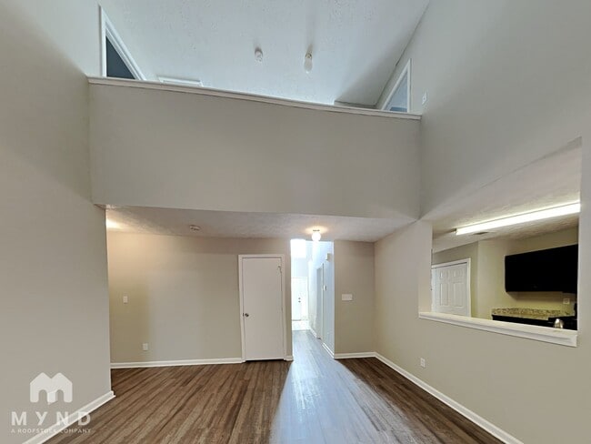 Building Photo - 1112 W Shore Dr