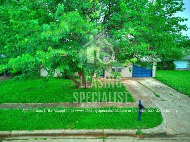 Building Photo - Adorable Norman 3 Bed 1.5 Bath House!