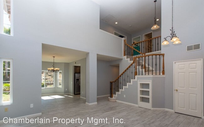 Building Photo - 4 br, 2.5 bath House - 1931 White Birch Dr