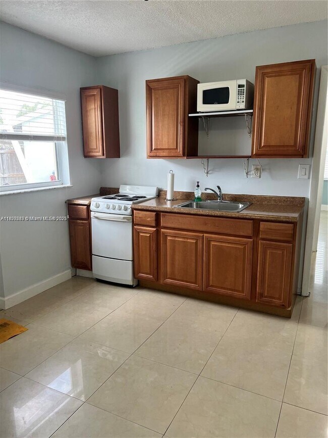 Building Photo - 11546 SW 135th Ln