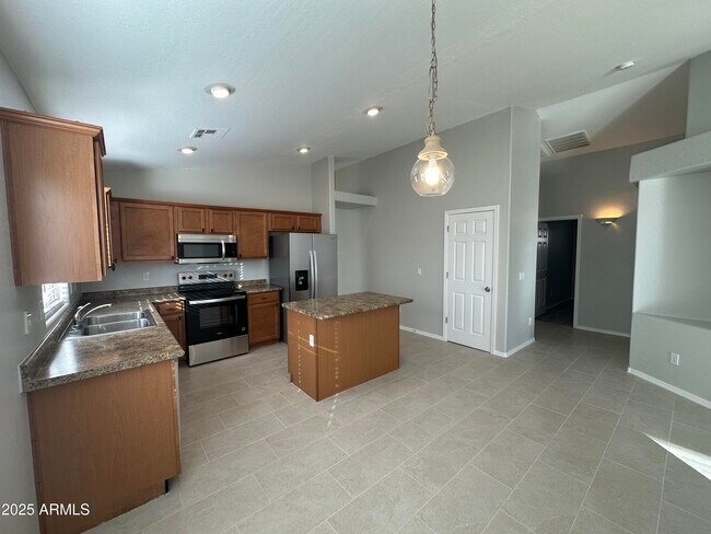 Foto del edificio - 1115 E Elm Rd