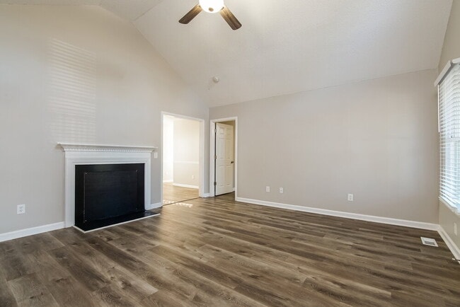 Building Photo - 3007 Brittany Dr