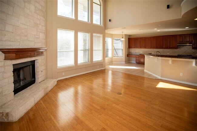Building Photo - 8105 Tierra Linda Ln