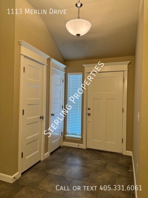 Building Photo - 1113 Merlin Dr