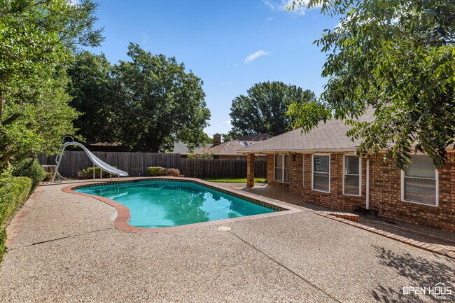 Building Photo - 2720 Shepherds Glen