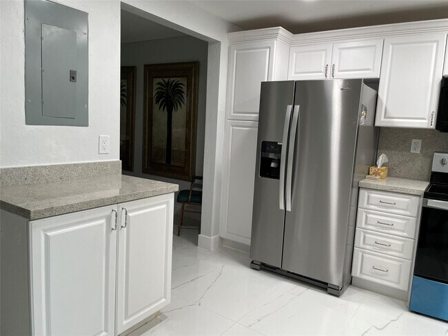 Foto del edificio - 9420 S Hollybrook Lake Dr