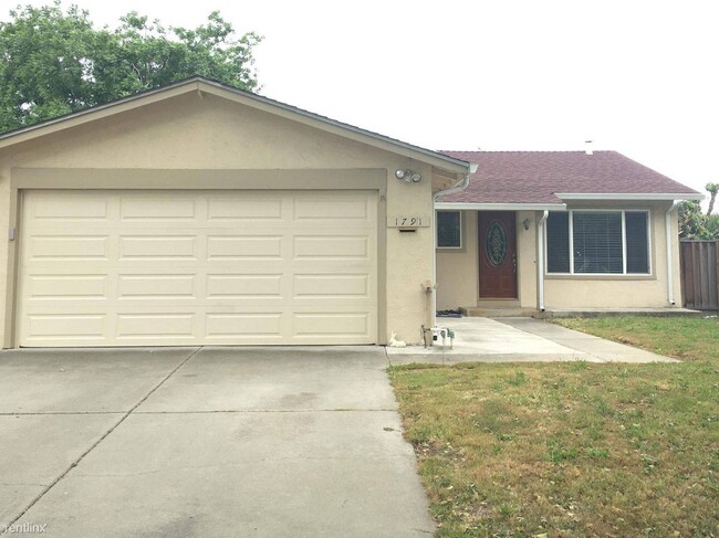 Building Photo - 1791 Camargo Dr