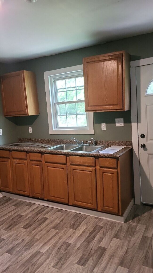 Building Photo - Cozy 2 Bed 1 Bath Home!