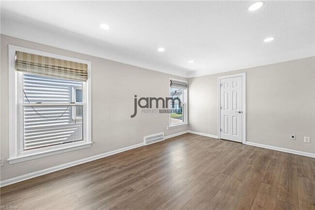 Foto del edificio - 1653 Woodhurst Ave