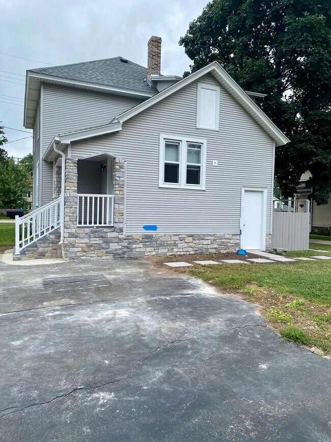 Building Photo - 705 E Grant Hwy