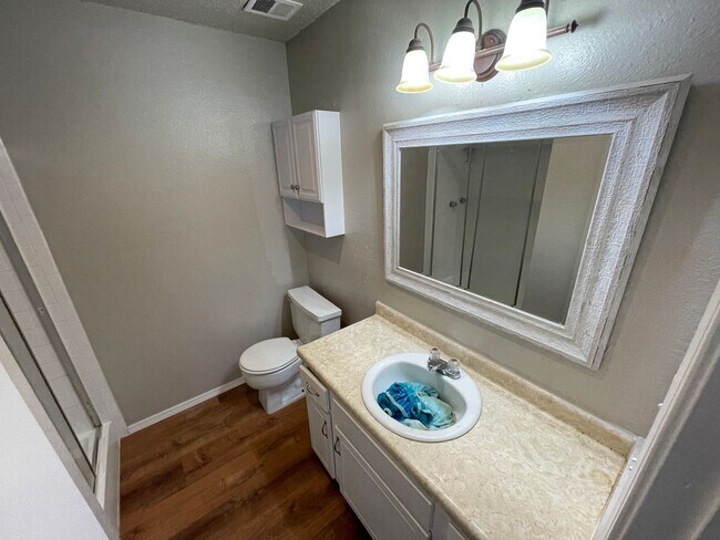 Foto del edificio - 3 br, 2 bath House - 2612 N Ann Arbor Ave....