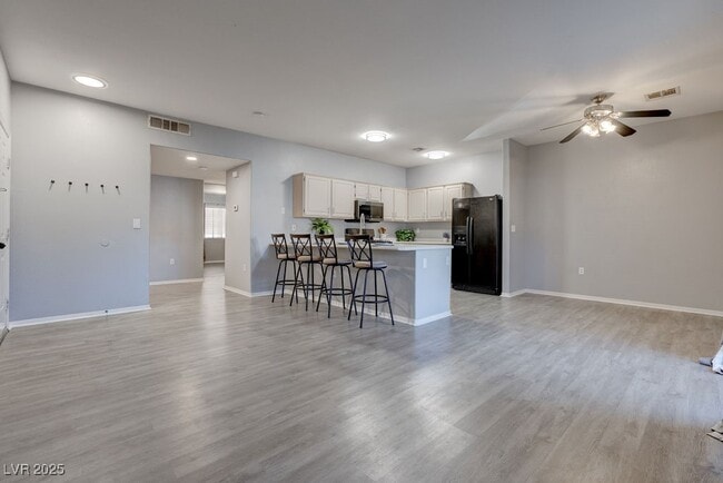 Building Photo - 855 N Stephanie St