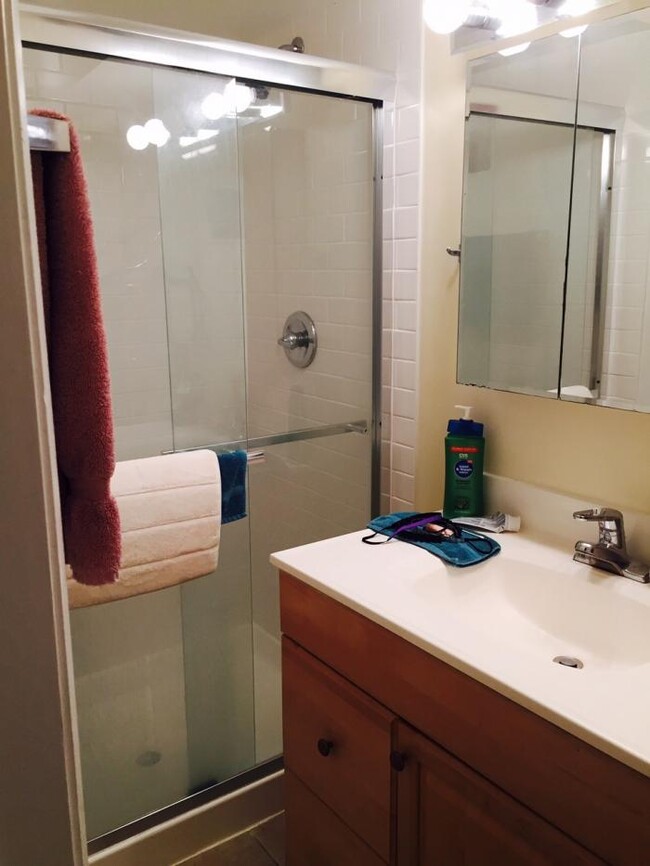 Building Photo - 2 bedroom in Chicago IL 60614