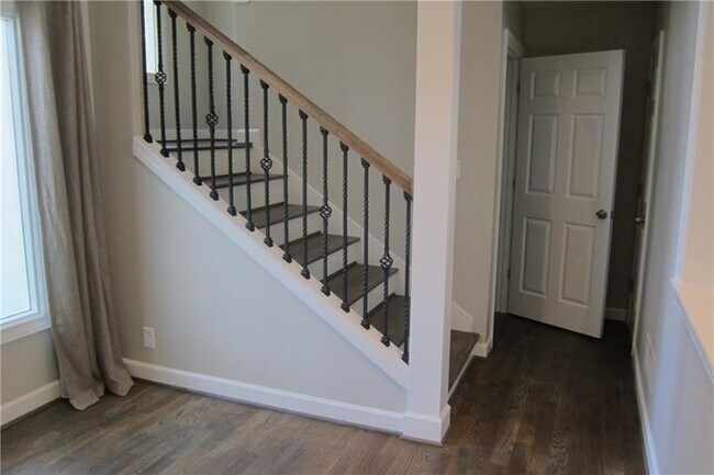 Building Photo - 1525 Huntingford Dr