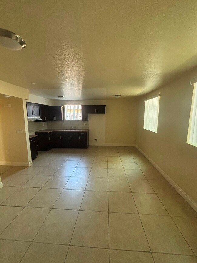 Foto del edificio - 148 E 84th Pl