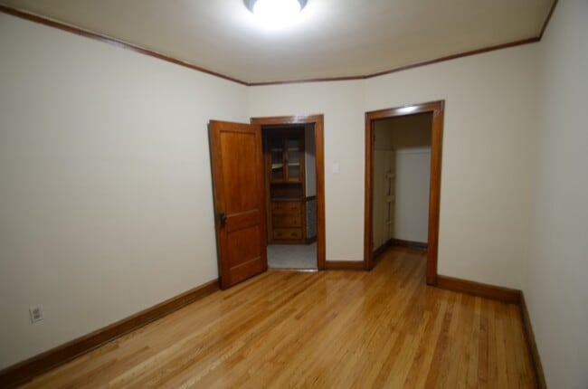 Building Photo - 3354 S Lituanica Ave