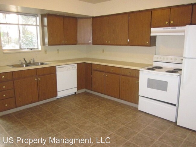 Building Photo - 653-663 E 8100 S