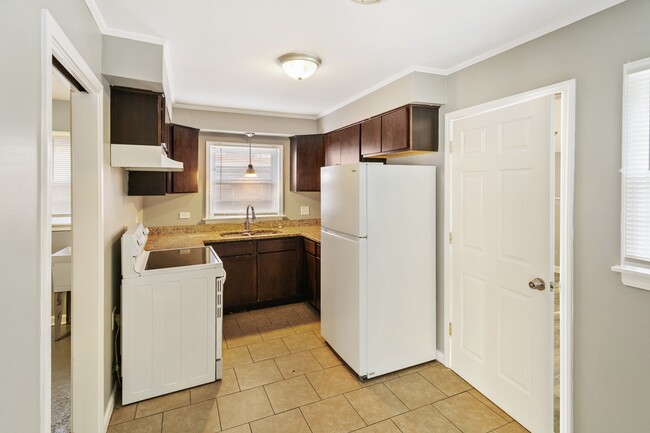 Foto del edificio - 17306 Holmes Ave