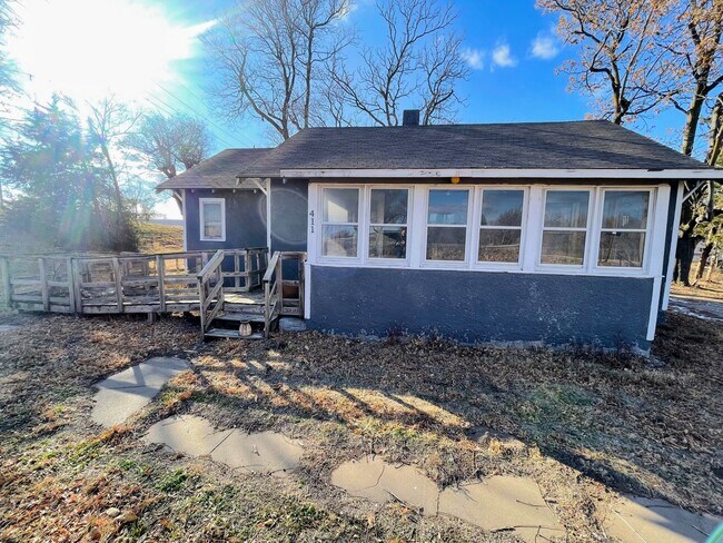 Building Photo - 2 Bedroom 1 Bathroom Bungalow
