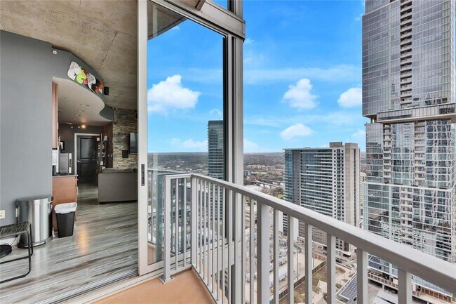 Building Photo - 360 Nueces St