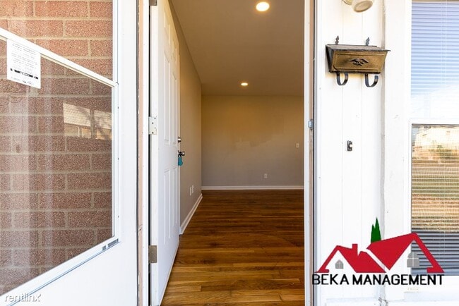 Foto del edificio - 3 br, 1.5 bath House - 650 Eugene St