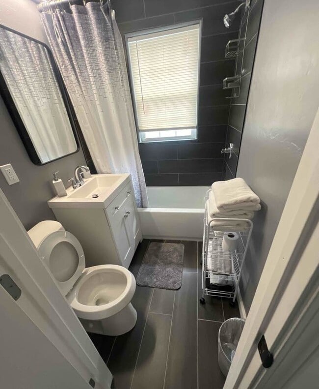 Foto del edificio - 1538 NE 42nd St