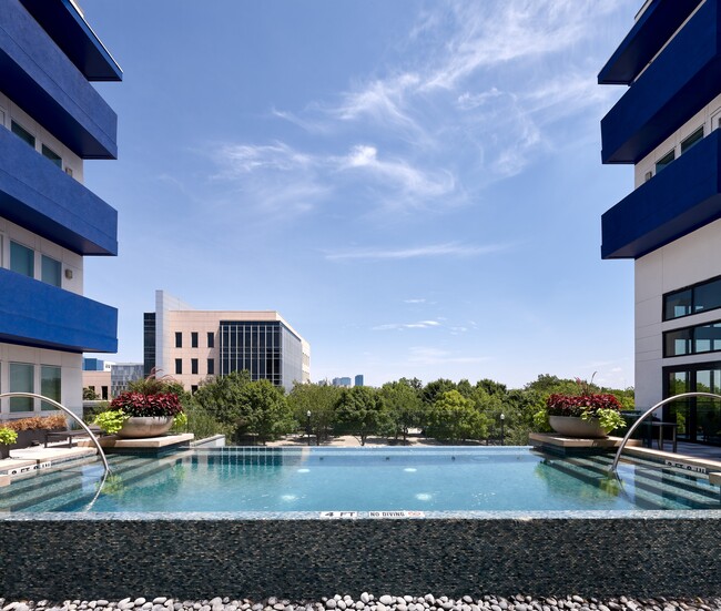 Building Photo - Mag & May