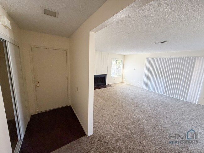 Foto del edificio - Homes Management - 2bd/2ba Upstairs Condo ...