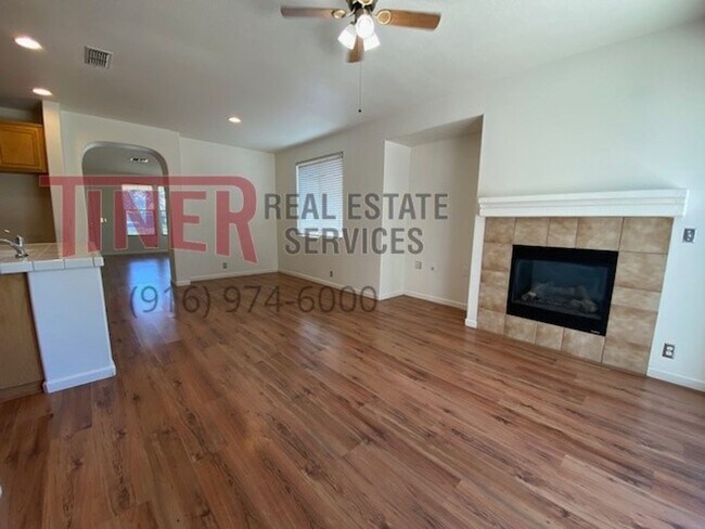 Foto del edificio - Charming Single Story 4 Bedroom Elk Grove ...