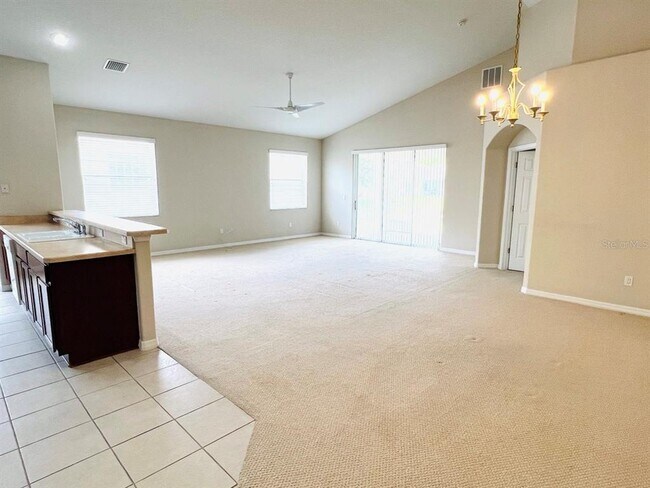 Building Photo - 121 Raintree Cir
