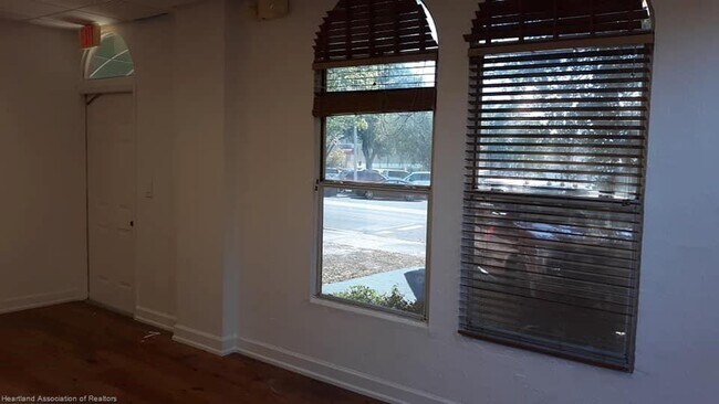 Foto del edificio - 2100 Lakeview Dr